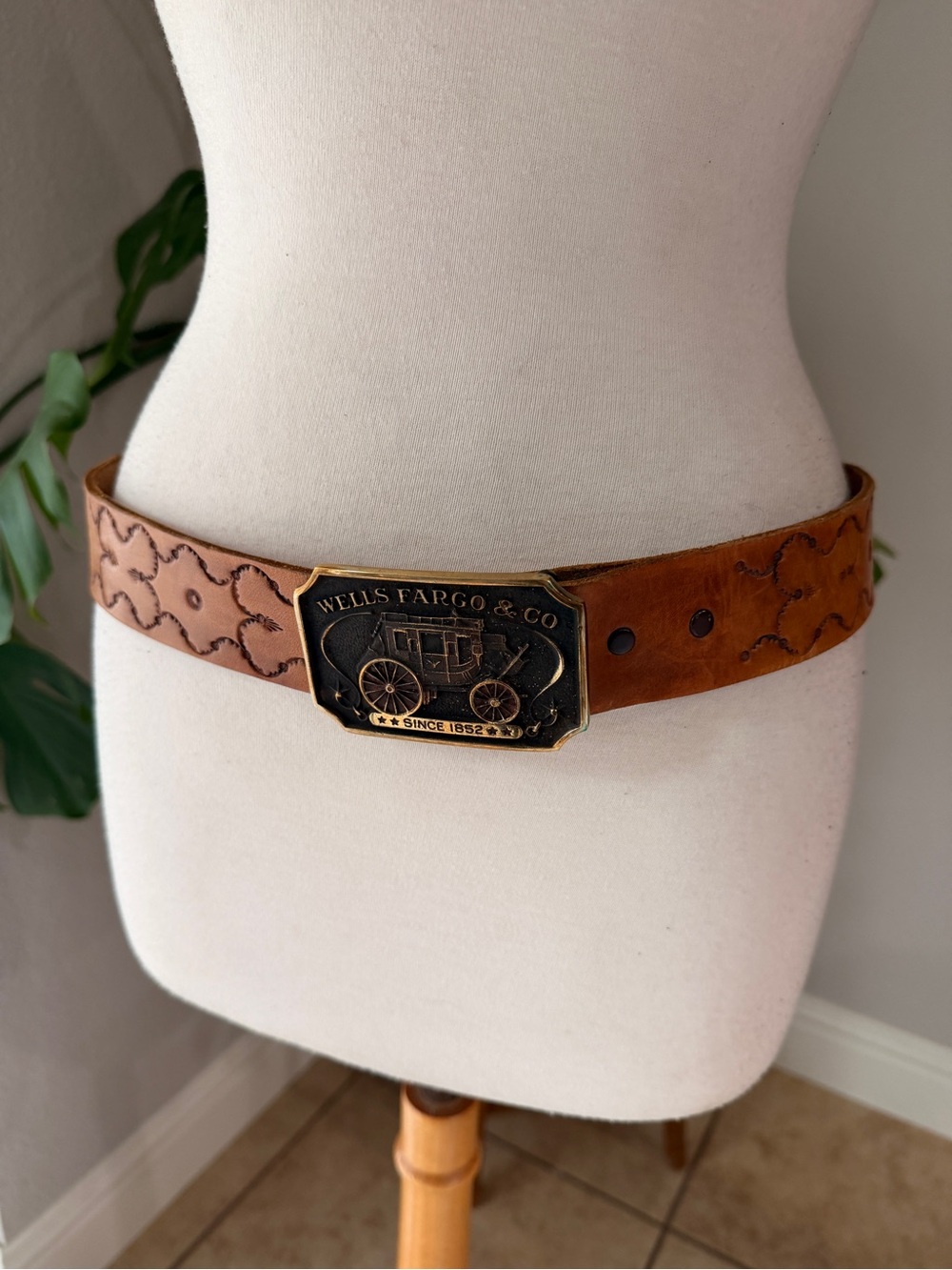 Vintage Wells Fargo & Co Leather Belt Stagecoach Brass Buckle Western 39”